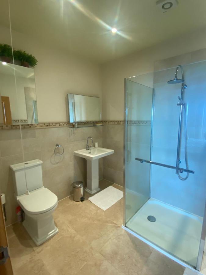 Flat 3, Murray Crescent House Bed and Breakfast Milford Haven Eksteriør billede