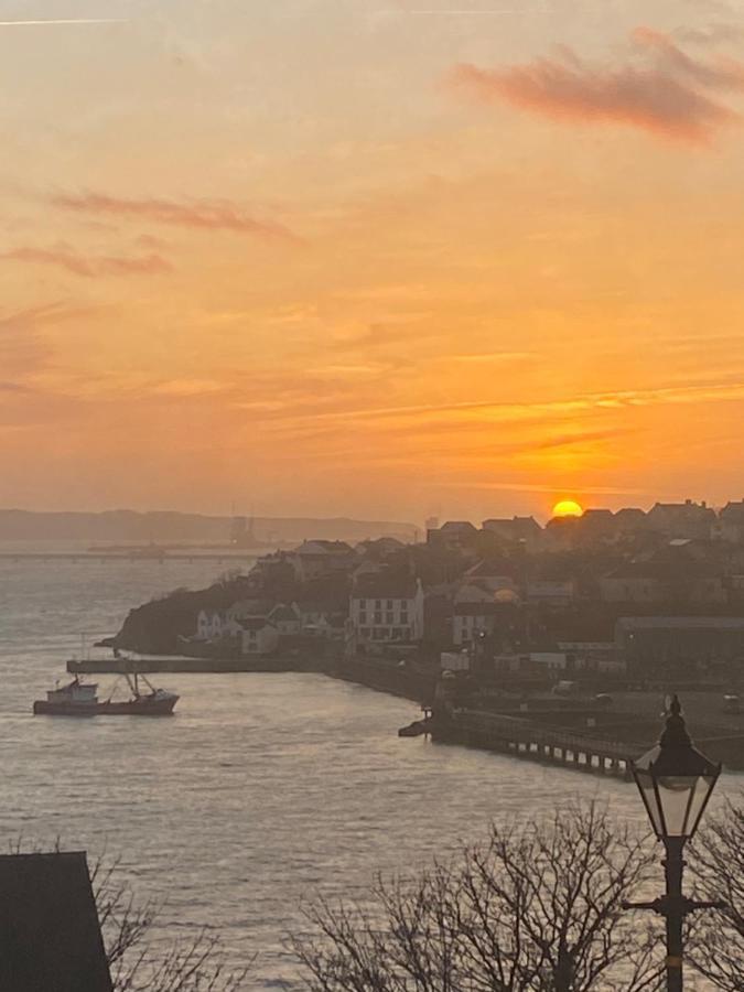 Flat 3, Murray Crescent House Bed and Breakfast Milford Haven Eksteriør billede