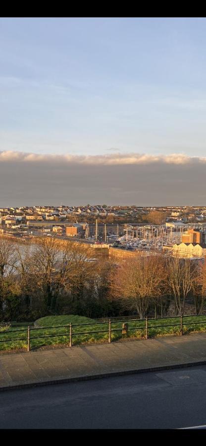 Flat 3, Murray Crescent House Bed and Breakfast Milford Haven Eksteriør billede
