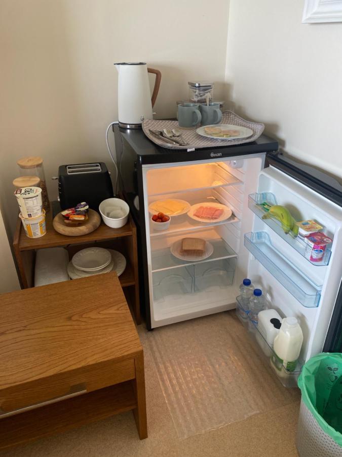 Flat 3, Murray Crescent House Bed and Breakfast Milford Haven Eksteriør billede